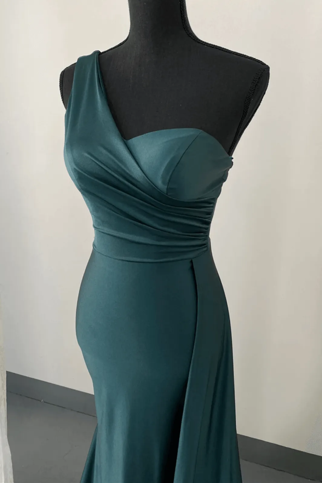 AURORA One Shoulder Bridesmaids Maxi Dress with Side Train - Emerald Green