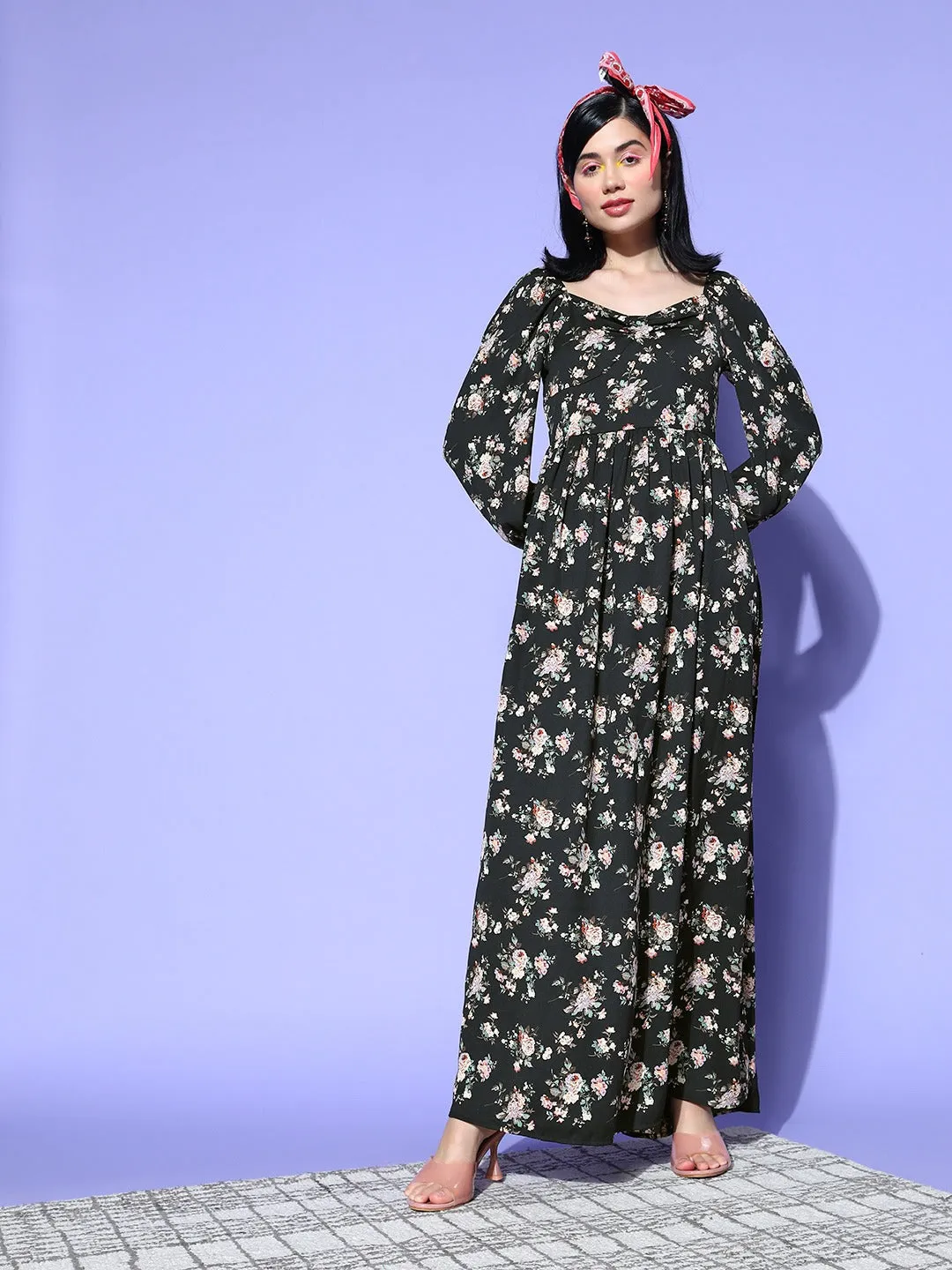 Berrylush Women Black & Off-White Floral Printed Sweetheart Neck Three-Quarter Sleeve Flared Maxi Dress