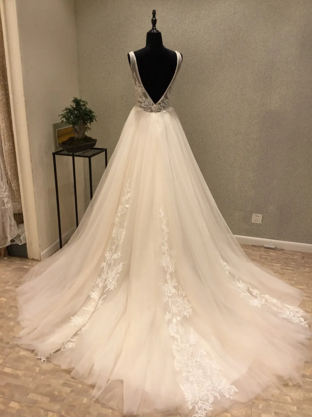 Charming V Neck Tulle Applique V Back Long Wedding Dress for Brides, WG1207