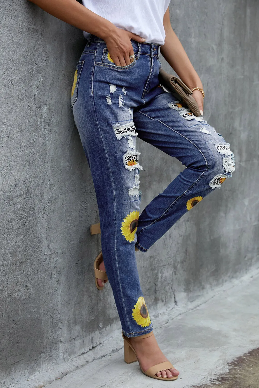 Distressed High Waist Jeans