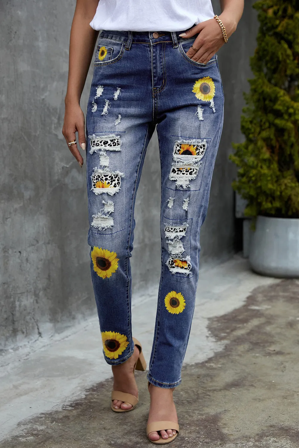 Distressed High Waist Jeans