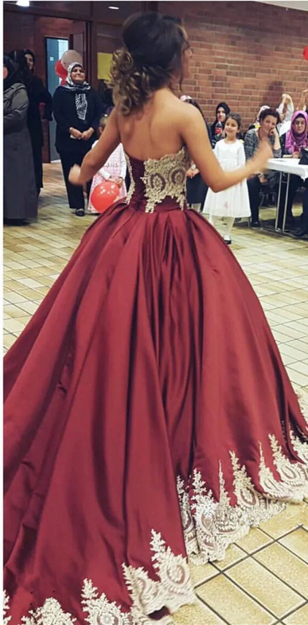 Gold Lace Appliques Sweetheart Burgundy Satin Quinceanera Dresses Ball Gowns