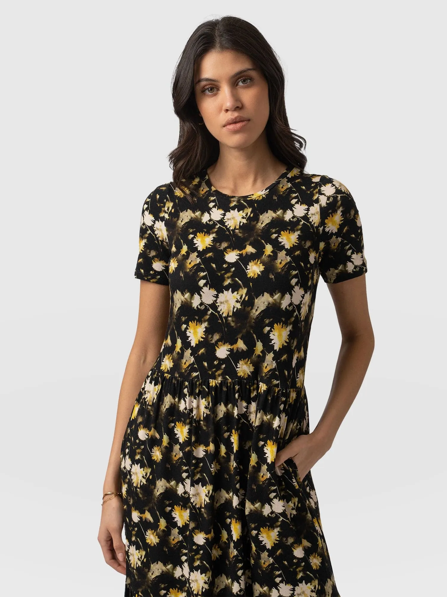 Greenwich Dress Short Sleeve - Black Daisy Floral