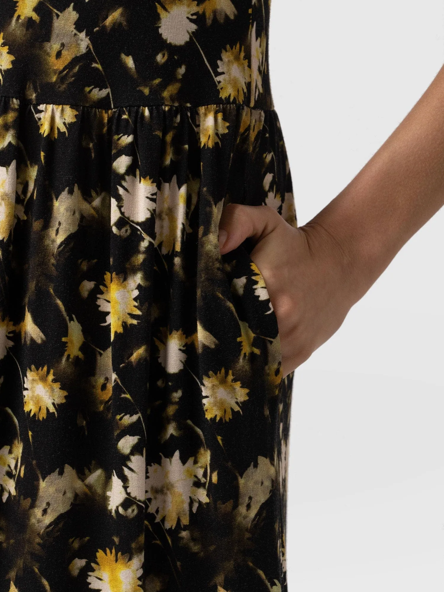 Greenwich Dress Short Sleeve - Black Daisy Floral