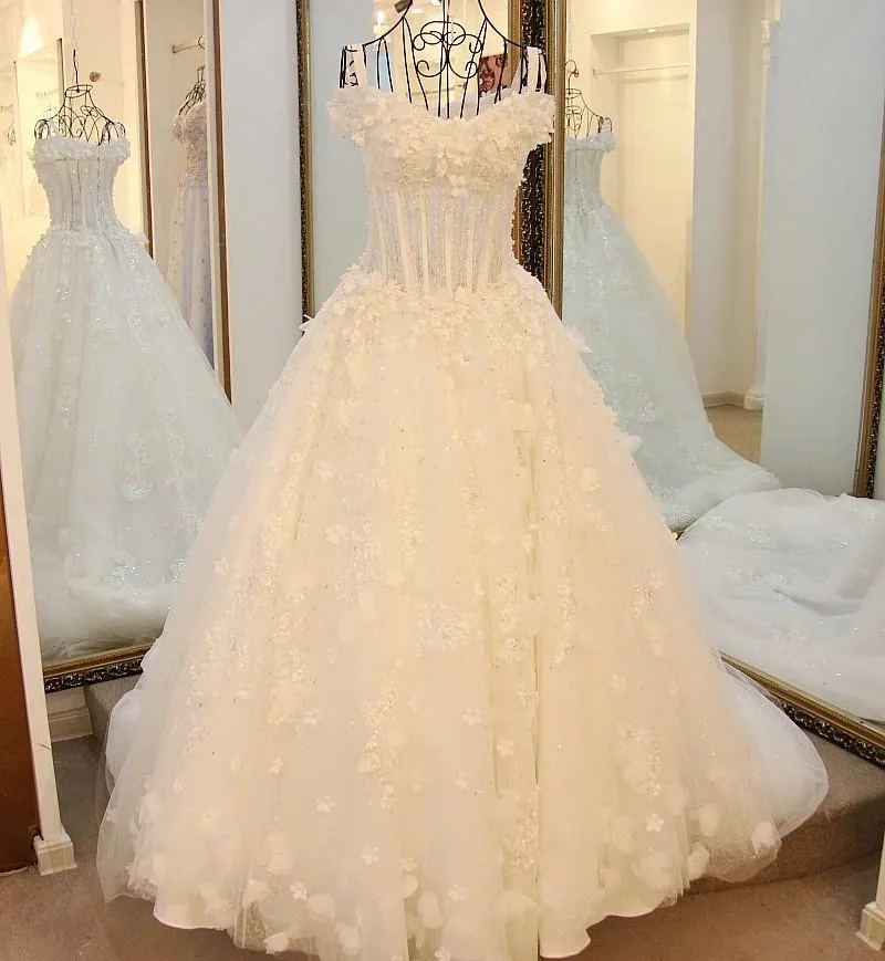 Lace And Crystal Beaded Sweetheart See Through Wedding Dresses Ball Gowns